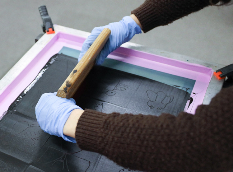 In the silkscreen process, water-repellent ink is applied to the raw surface of the tile.