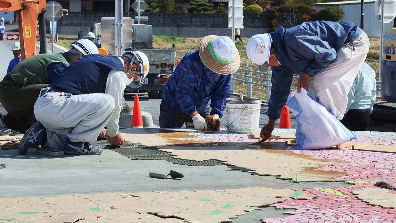 タイル製作レポート：多治見市大薮町ラウンドアバウト ～その2：施工・完成編～